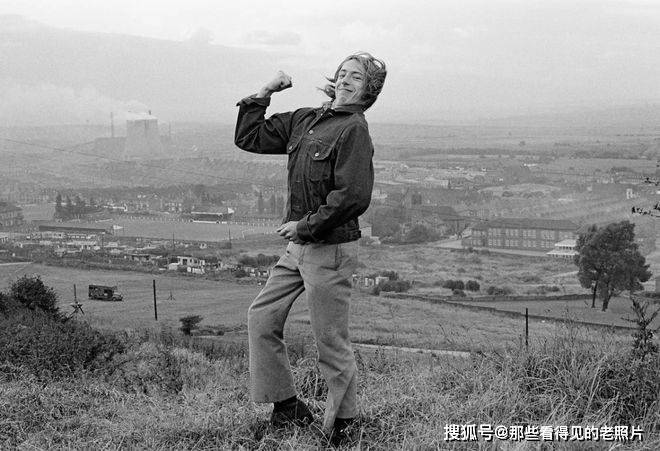 九游体育下载-老照片 一起踏上1970年代英格兰的巴士之旅