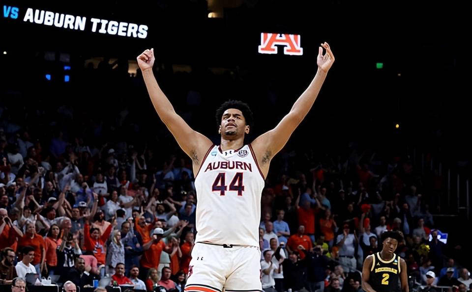 萨克拉门托国王签下普劳登，使用完全部双向合同名额