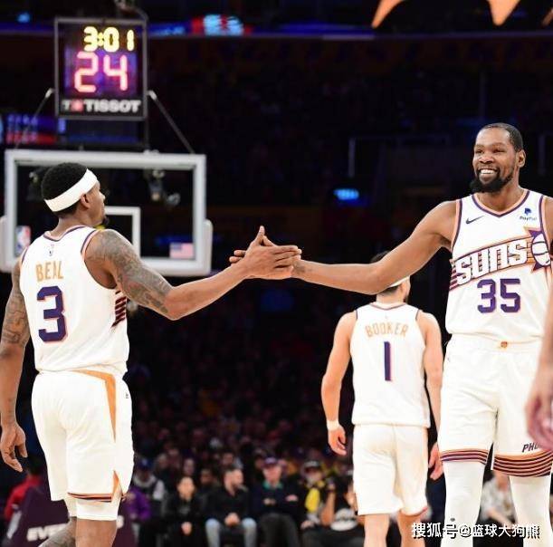 2首发+选秀权，火箭队换来西部第7巨星！斯通成功捡漏，哪弱补哪