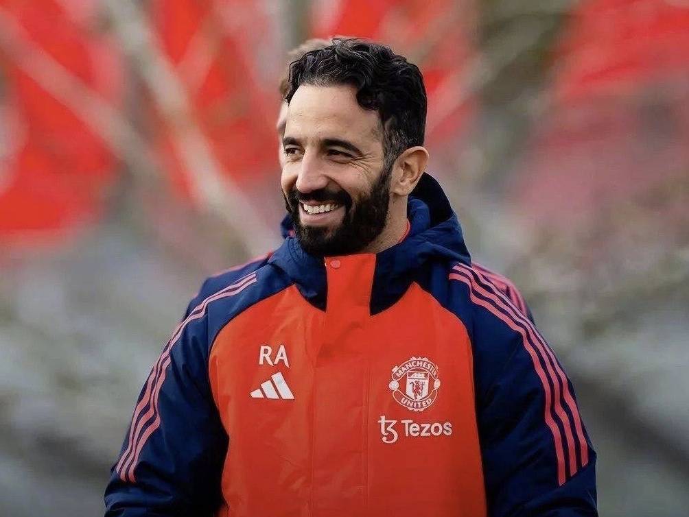 曼联这是奔着争冠去啊？2.3亿买前锋只是开始，还要再买多纳鲁马