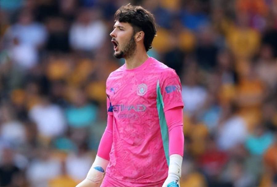 英超首轮豪门队喜忧参半，曼城4-0狼队领跑，配合默契不足是隐患