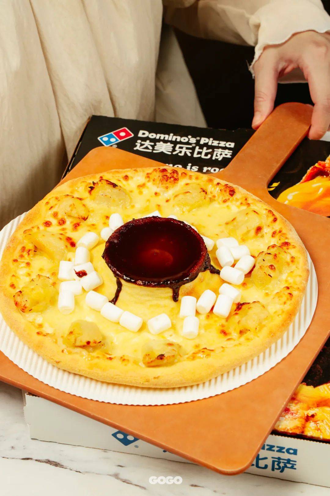 Wow“火山”来袭！达美乐比萨玩趣上新，升级可可“火山”饼底免外送费*