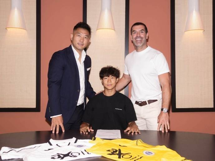 9sports-官方：19岁小将刘昊雨加盟加泰二级联赛球队国际巴塞罗那